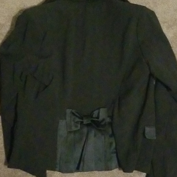 Tuxedo style jacket and shorts - Picture 2 of 4